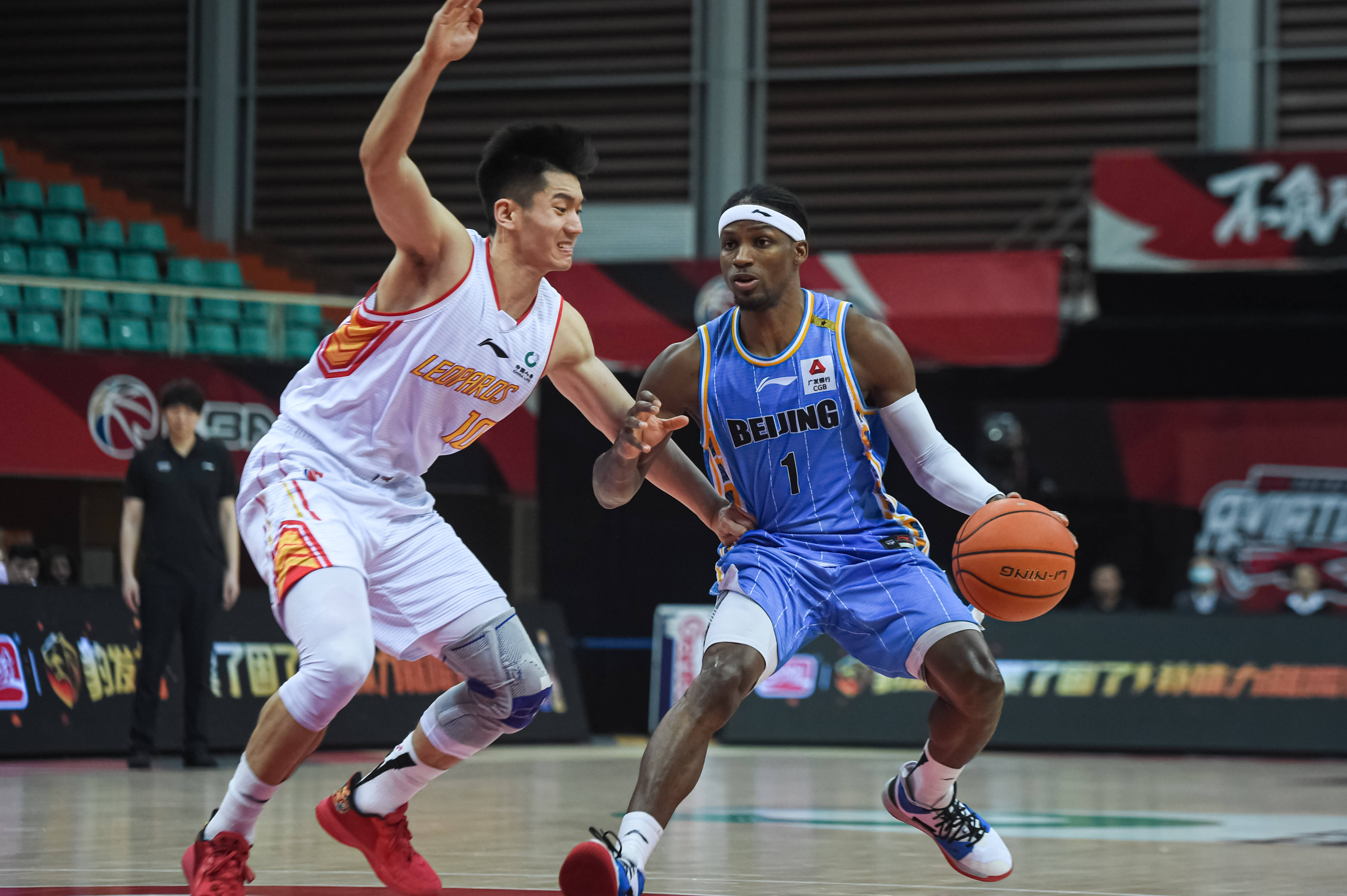 心球员却未 心球员却未